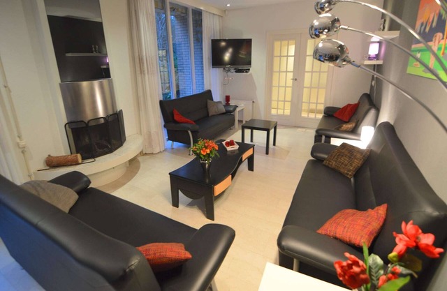 Family villa w/Trampoline, Pool