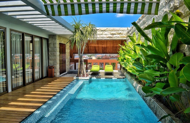 Family Villa with City & Pool View (TSky Villa 3)