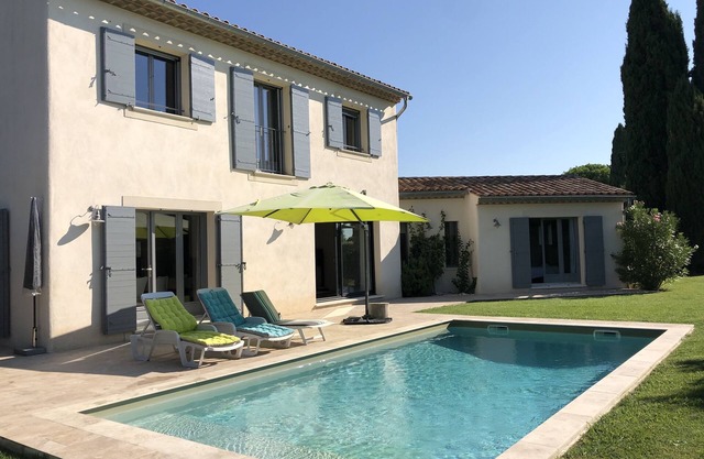 Family villa with pool between Alpilles and Luberon/In the heart of Provence