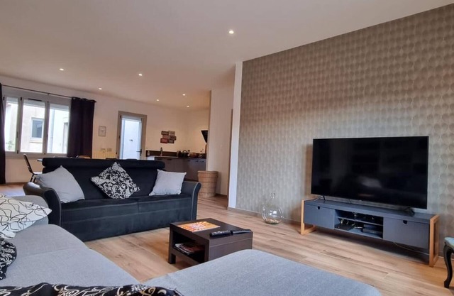 FAMILY VILLA WITH PRIVATE POOL in BEZIERS