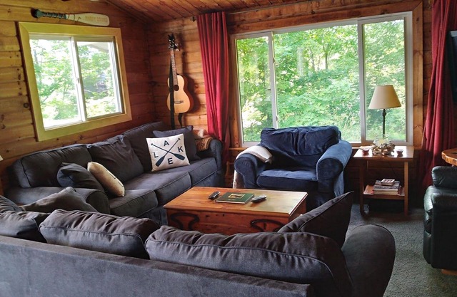 Family Waterfront Cottage - McKellar, Ontario
