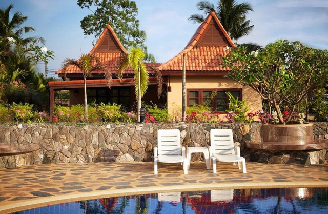 Familyfriendly house, a few steps from the pool, 300 meters from the ocean.