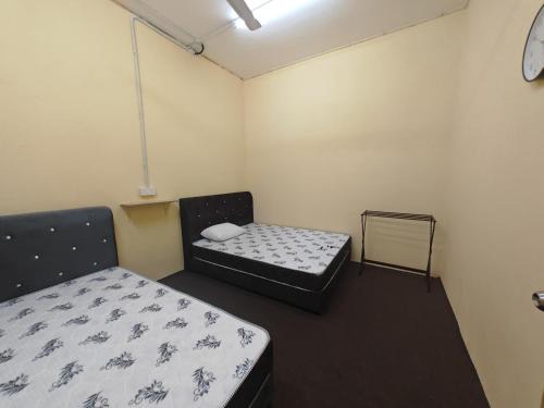 FAMILYs ROOM