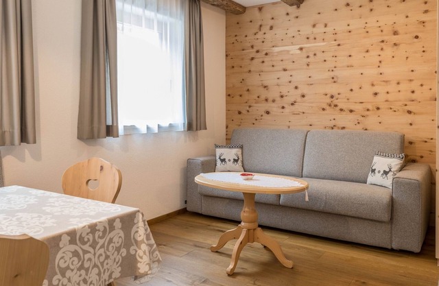 Fanes - Chalet Dolomit with Garden, Balcony, Mountain View & Wi-Fi; Parking Available