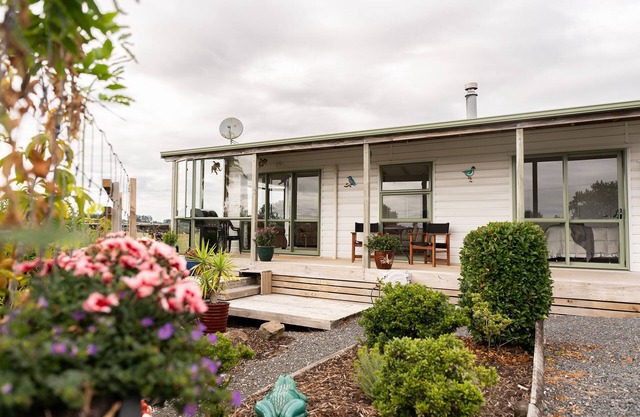 Fantail Cottage - 35mins to Raglan &15 mins to shopping centre.nFarm outlook