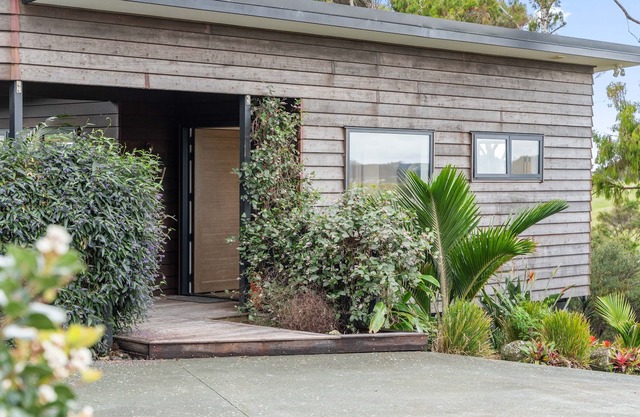 Fantail Retreat - Langs Beach Holiday Apartment