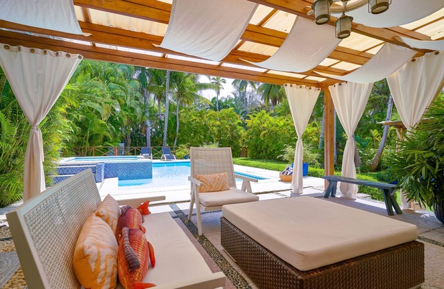 Fantanstic Harmony Beach Villa in El Portillo