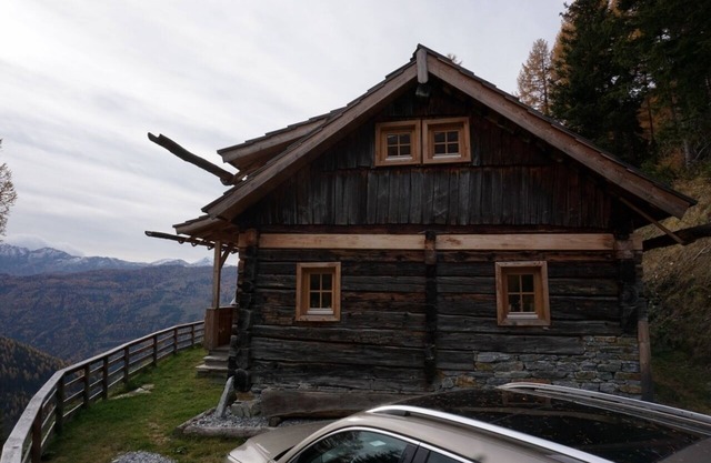 Fantastic, newly renovated country cottage with sauna at 1600 m. accessible by car