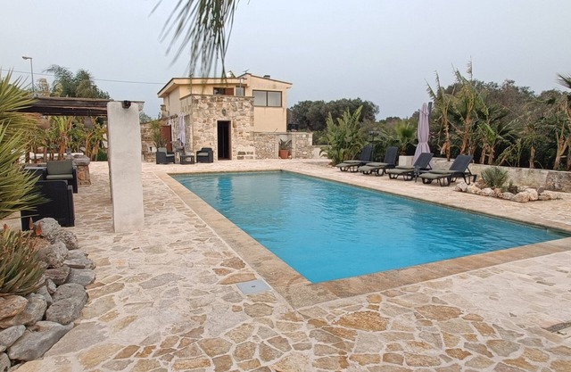 Fantastic 5-star Villa with XL-sized pool, 100% 5-star ratings in 2025!
