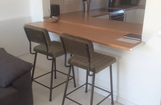 Fantastic 1 bedroom Apt. en suite bathroom, with wifi, uk tv, great location