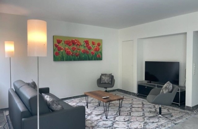 Fantastic 2 BD flat: quite, sunny, central (Duke1)