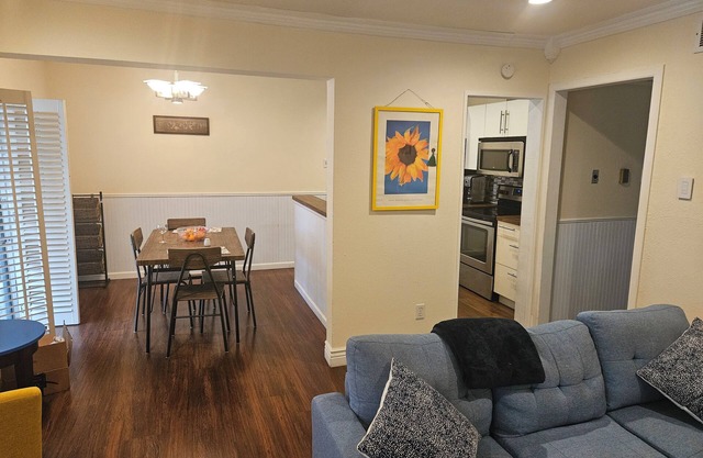 Fantastic 2-bedroom condo with AC in vibrant Dallas by SMU.