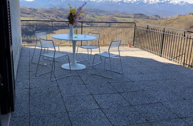 Fantastic 2 room terrace apartment with a view of the Piedmont vineyards