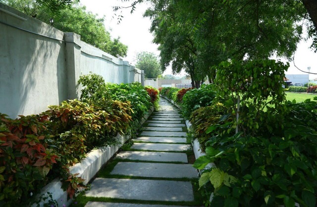 Fantastic 3-bedroom farmhouse in Tolkatta with pool and car parking