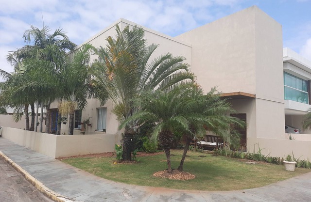 Fantastic 4-bedroom house in gated community 2 minutes from the beach!