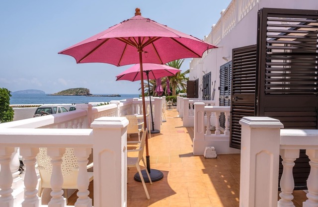 Fantastic Apartment by the Sea, Pool & Terrace