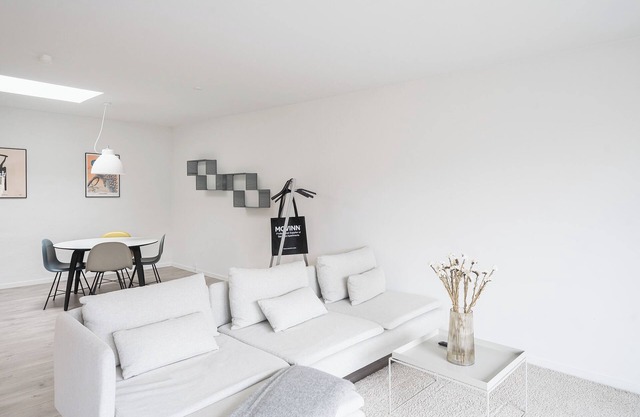 Fantastic apartment w/french balcony - 162