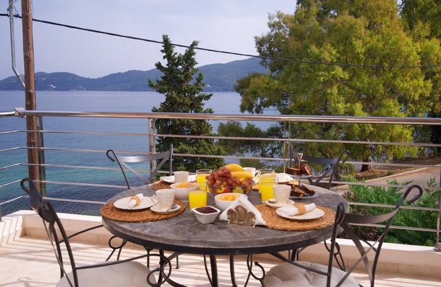 Fantastic beachfront apartments in Karavomylos, Kefalonia, Chloe Apartment