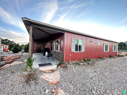 Fantastic Cabin with Fire Pit and Barbecue in Monticello, Utah