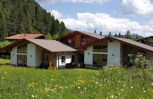 Fantastic chalets near the forest with their own infrared cabin. Near ski slope