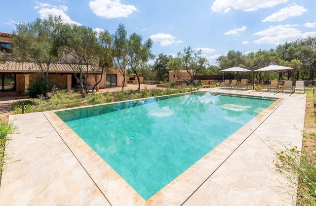 Fantastic Country House Can Madís with Pool, Garden, Terrace & Mountain View; Parking Available