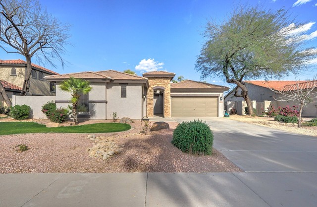 Fantastic Gilbert Location with Lovely HEATED/CHILLED Pool and Spa on Greenbelt!