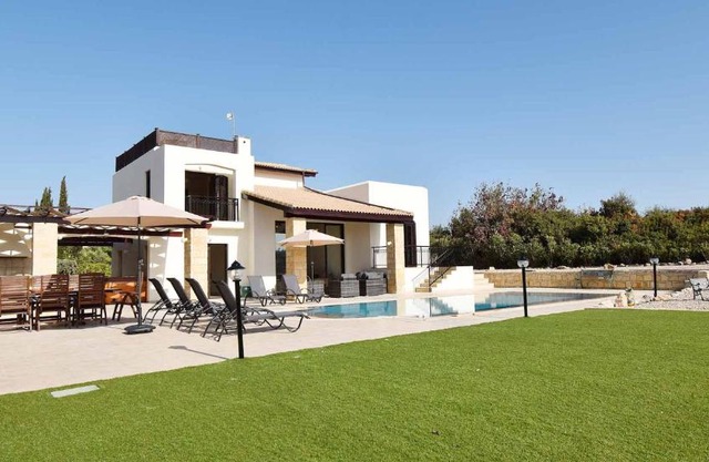 Fantastic golf view Villa Inia 26 on Aphrodite Hills Resort, within walking distance to resort centre