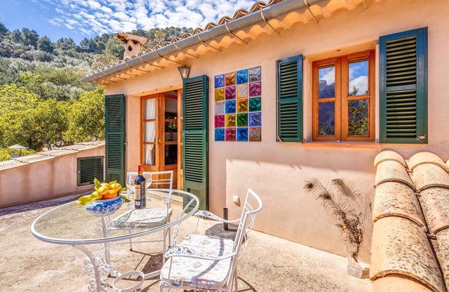 Fantastic Holiday Home with Wi-Fi, Air Conditioning and Rooftop Terrace with Panoramic View