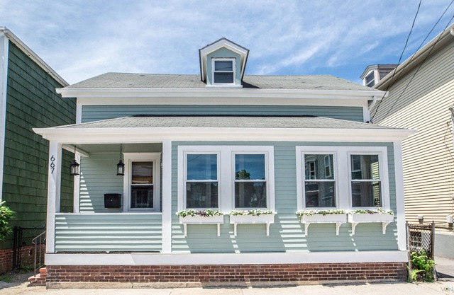 Fantastic home with yard on Thames