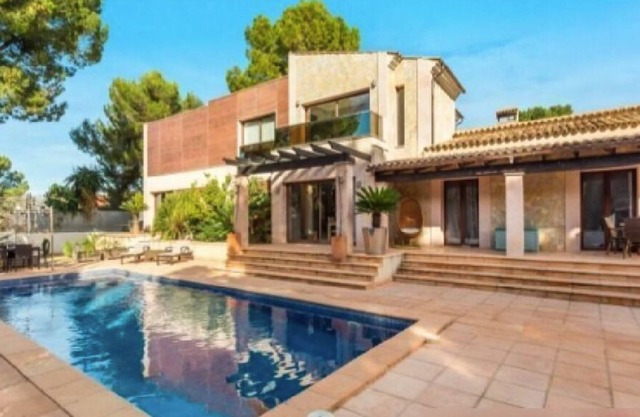Fantastic house very close to the beach, great capacity, ideal for friends and family