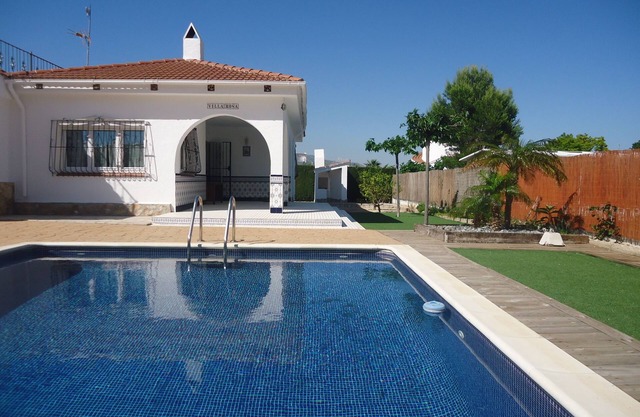 FANTASTIC INDEPENDENT VILLA WITH PRIVATE POOL, AIR CONDITIONING AND WIFI