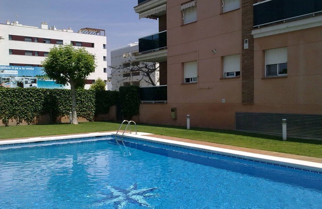 Fantastic low corner with pool, WIFI and A/C