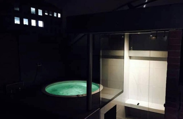 Fantastic Penthouse Jacuzzi Loft