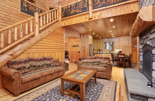 Fantastic Rustic Mountain Lodge, Game Room w/Pool Table, *Pet Friendly* Close 2 Gov Camp & Hood Riv