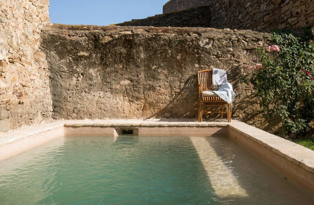 Fantastic Rural House with pool and garden, 5 minutes from the beach
