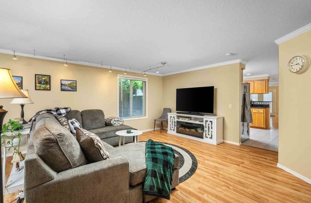 Fantastic Single Level Ranch Layout, Fenced Backyard w/Large Deck, New Decor and Furnishing