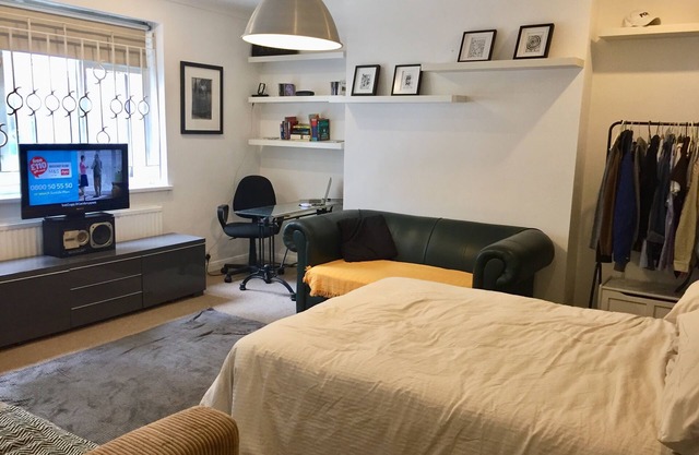 Fantastic Studio in Belsize Park, Central London.