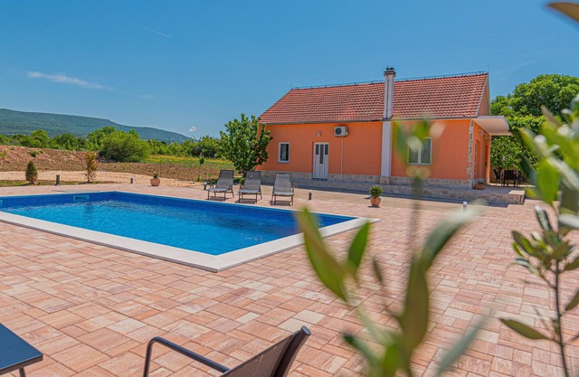 Fantastic vacation villa near the famous National Park Krka.