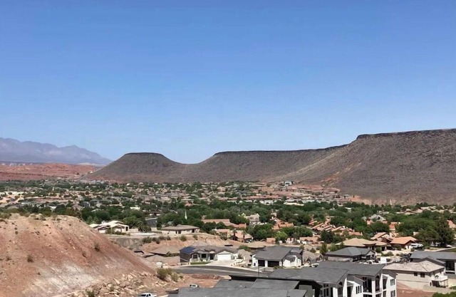 Fantastic view! 2 bed 2 bath! Pools, KING bed! 10% weekly discount!
