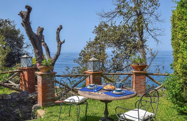 Fantastic villa on the sea with direct access to the coast.
