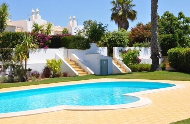 Fantastic villa in Meia Praia with terraces, pool and garden 500 m from the sea