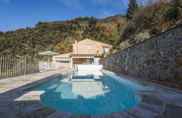 Fantastic villa with pools, 4 bedrooms and 4 bathrooms.