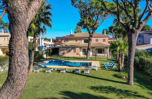 Fantastic Villa with Private Pool Garden, AC and WI FI