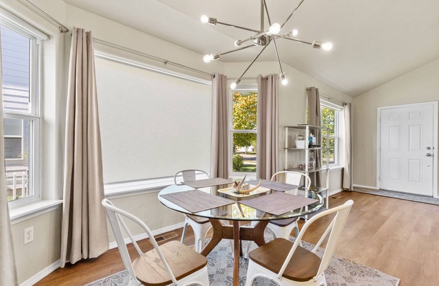 Fantastic VRBO! Immaculate 2BR, 1BA house, garage