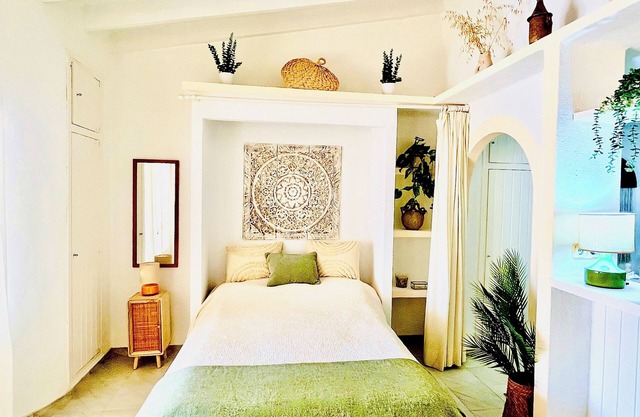 Fantastically beautiful studio with sun terrace and sea view, up to four people