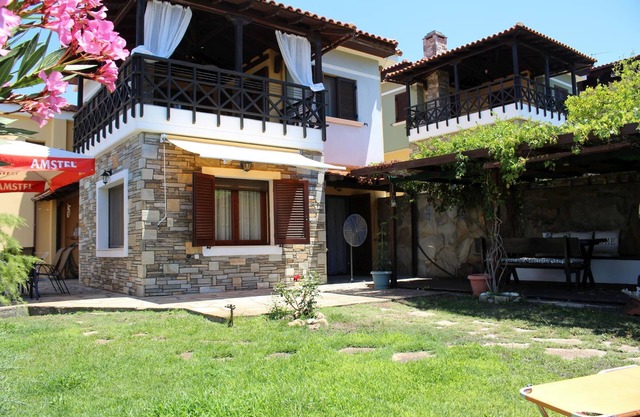Fantastically located holiday house directly at the sea, Wifi | Nikiti, Chalkidi