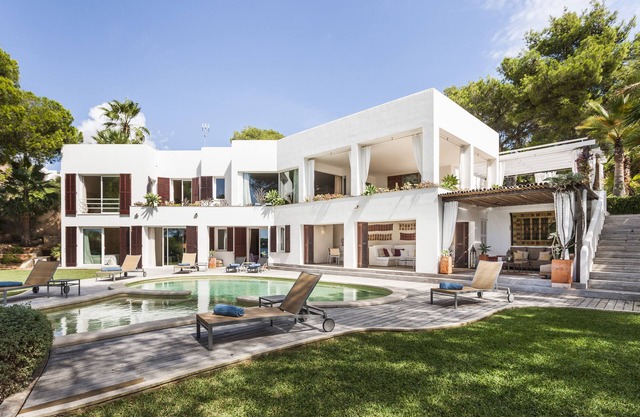 Fantastische Moderne Villa, 5 DZ mit Schönem Aussenbereich, Zugang zum Meer