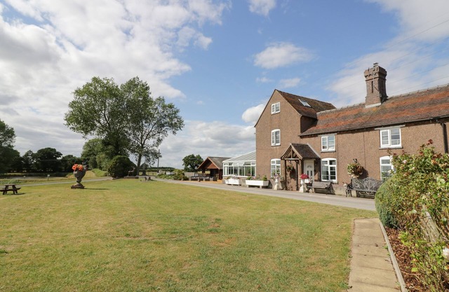FAR COLEY FARM AND KILNHURST LOG CABIN, pet friendly in Great Haywood