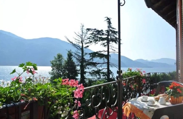 "FARFALLA" HOLIDAY HOUSE with PANORAMIC VIEW on LAKE MAGGIORE