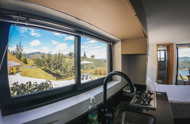 FARM BETWEEN PEÑOL AND GUATAPE. 3 JACUZZI AND 5 COMMON AREAS. AND SPECTACULAR VIEW.